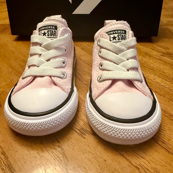 Converse Madison OX – Infant Size 4 (Light Pink) - Picture 3 of 7